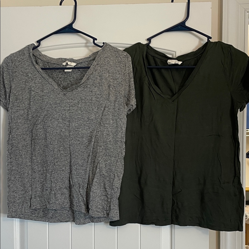 H&M Gray and Dark Green V-Neck Short Sleeve Tops